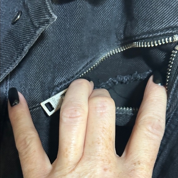 Guess Black Denim Jacket with Zipper Details - Picture 4 of 10